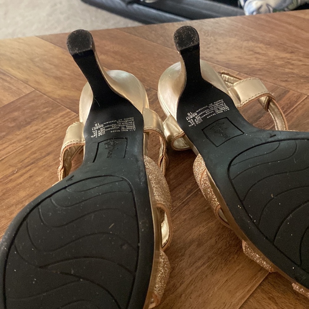 Gold heels - Picture 5 of 6
